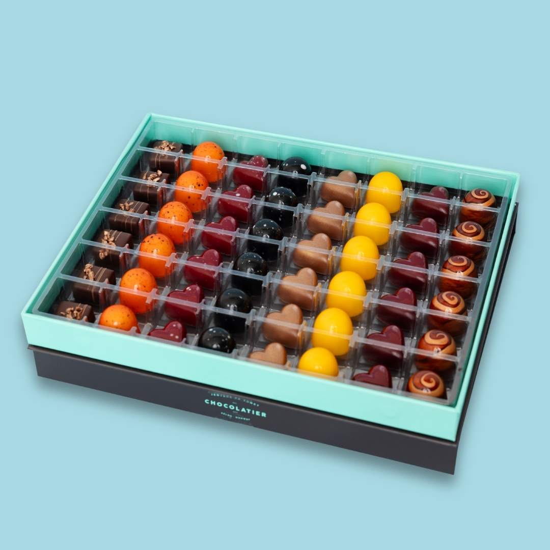 Jentene på Tunet – Gaveeske 48 biter, 8 ulike smaker